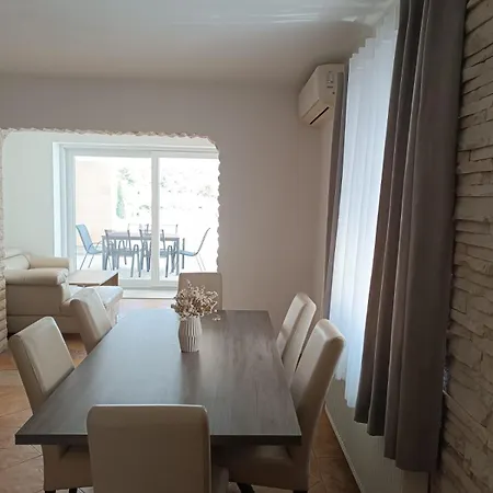 Srdarovic 3 Apartment
